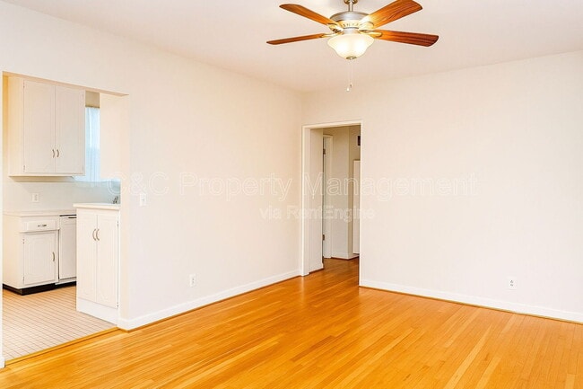 Building Photo - 3240 Del Vina St