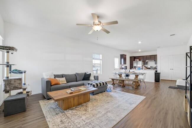 Building Photo - 3301 Breckenridge Dr