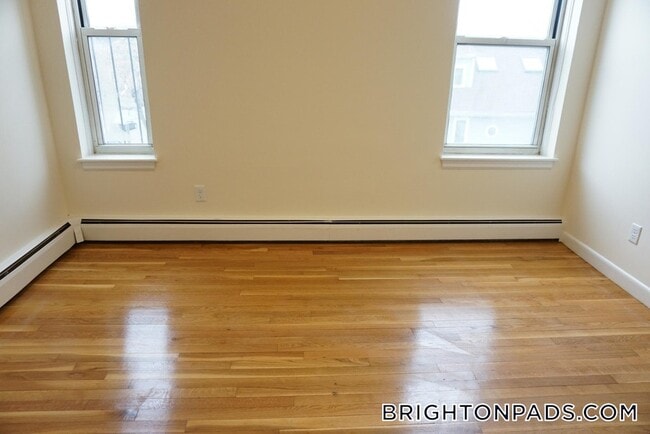 Building Photo - 164 N Beacon St