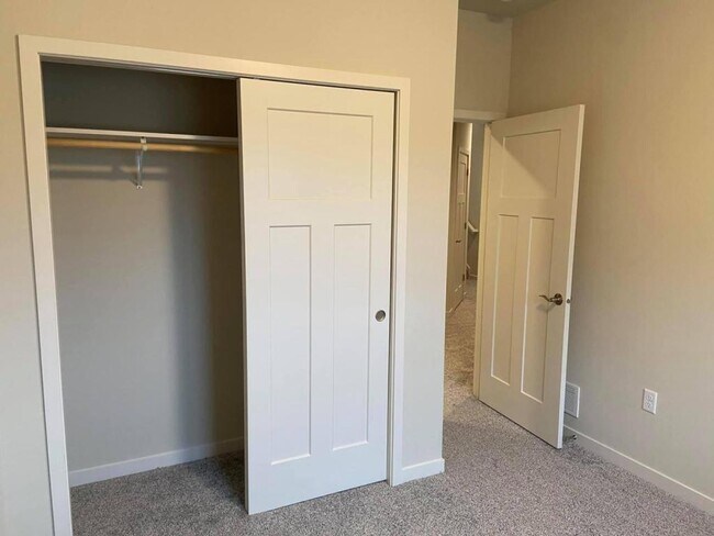 Foto del edificio - 510 Ford Dr