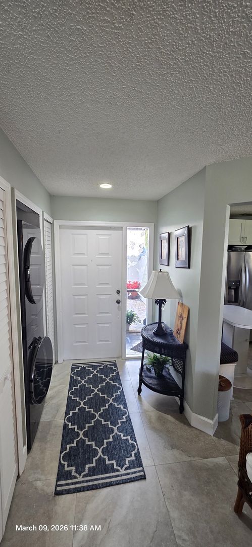 Foto del edificio - Welcome to **Caloosa Yacht & Racquet Club**, one of Fort Myers’ most charming **gated waterfront ...