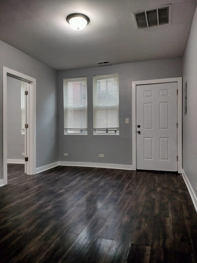 Foto del edificio - 4802 S Winchester Ave