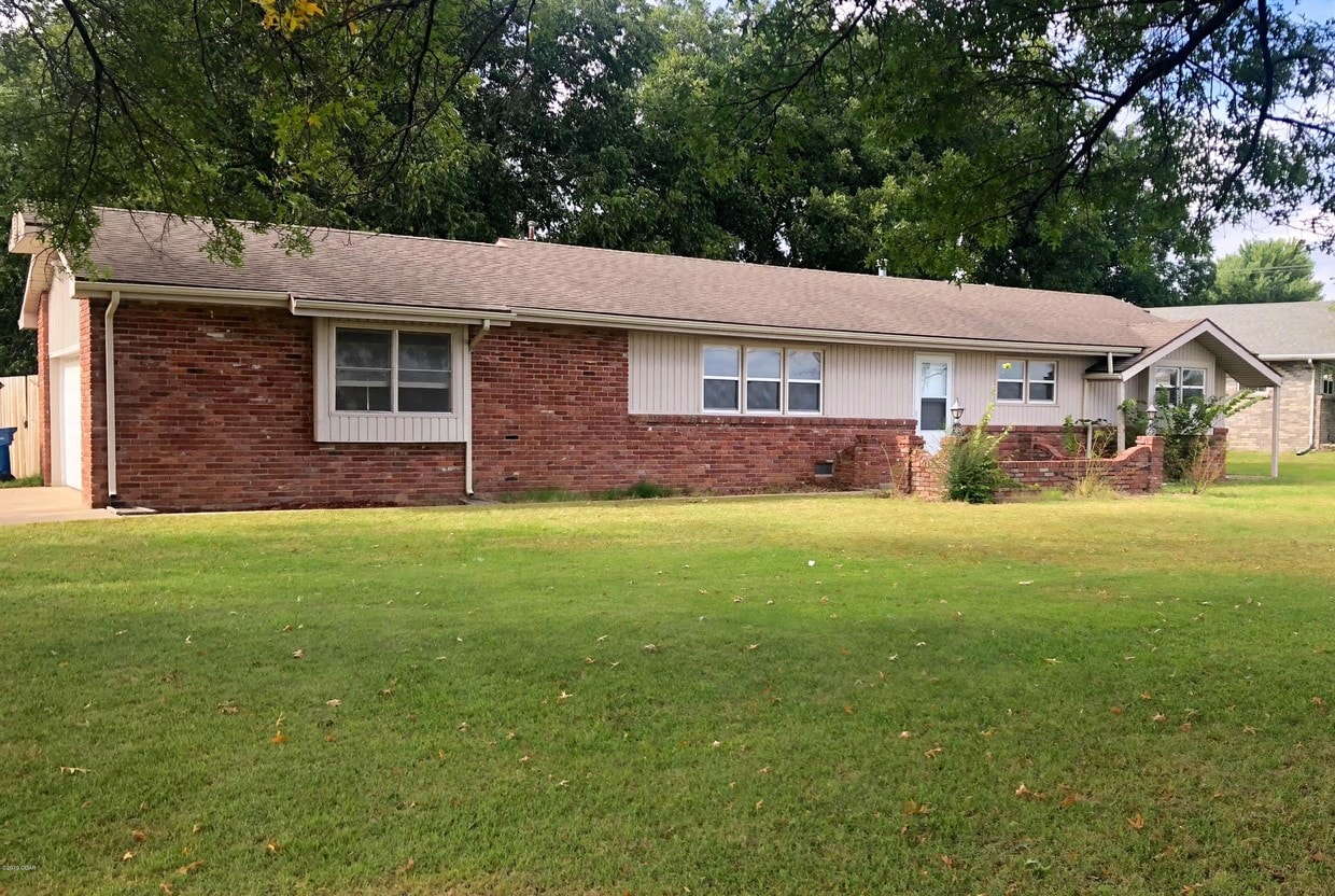 Primary Photo - 1302 N Duquesne Rd