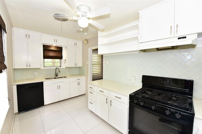 Building Photo - 3908 Becker Ave