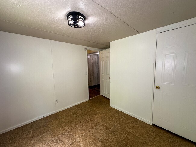 Foto del edificio - 788 Trails End Rd
