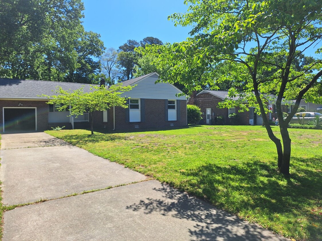 Primary Photo - 3 bedroom /2 full bathroom- Yorktown