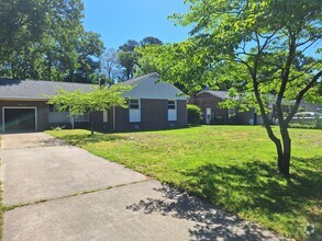 Building Photo - 114 Vine Dr