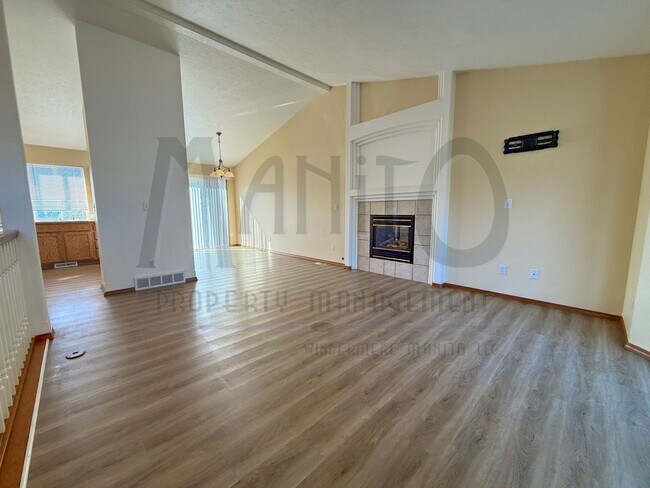 Foto del edificio - Beautiful Gleneden Heights Home