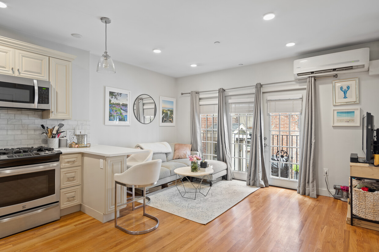 Primary Photo - 2 Walsh Pl