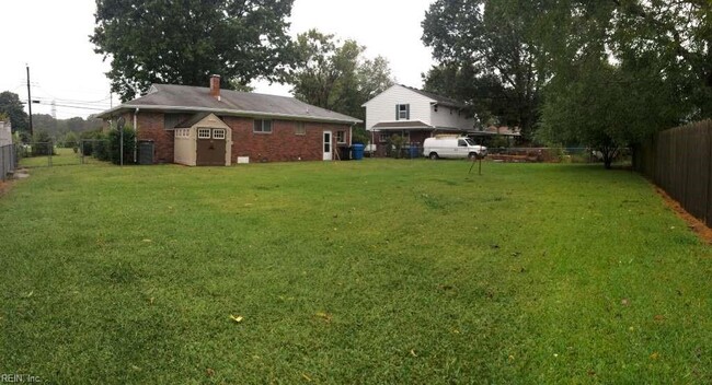 Building Photo - 1056 Sanford Ave