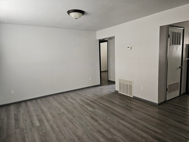 Building Photo - 215 N 400 W