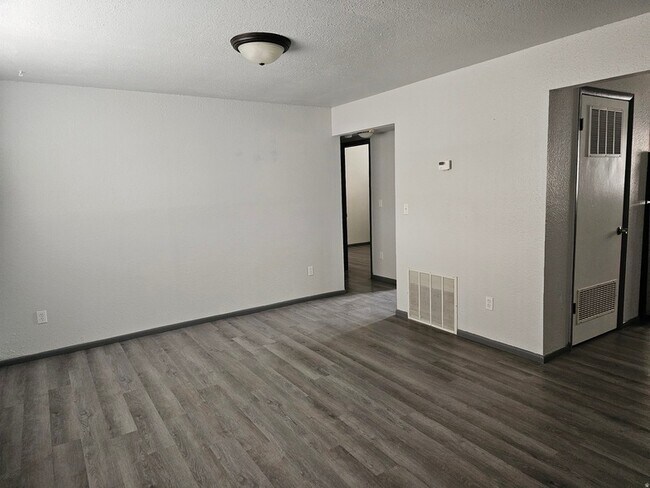 Foto del edificio - 215 N 400 W