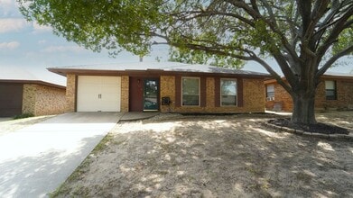 Building Photo - 110 Black Forest Dr