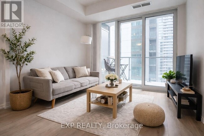 Building Photo - 28 Widmer St