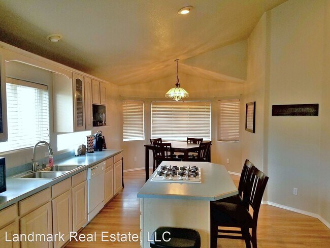 Building Photo - 4 br, 3 bath House - 2055 Bluffside Terrace