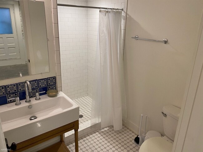 Building Photo - 2 br, 2 bath Apartment - 1 1/2 E Gordon St