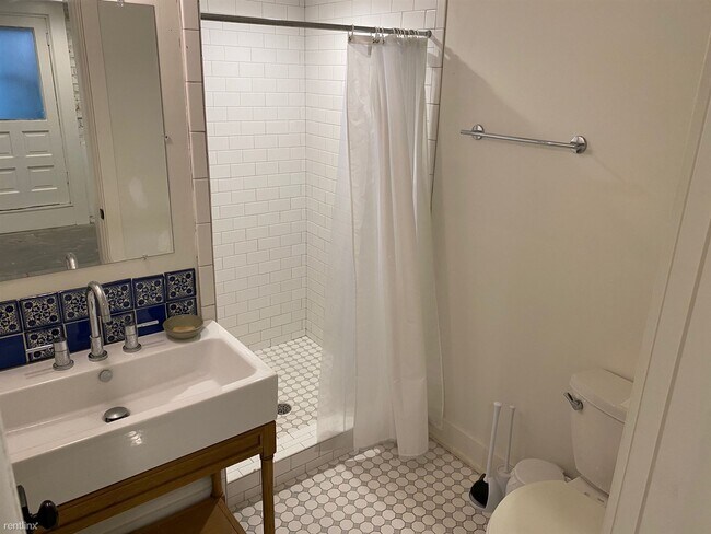 Foto del edificio - 2 br, 2 bath Apartment - 1 1/2 E Gordon St