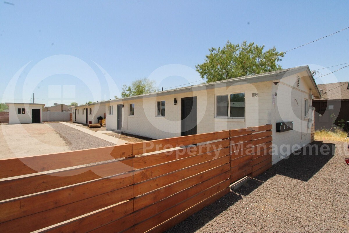 Primary Photo - 1103 W Sherman St