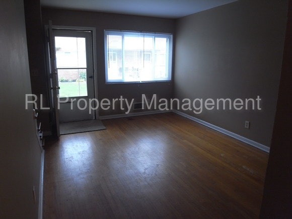 Building Photo - 879 N Meadows Ct
