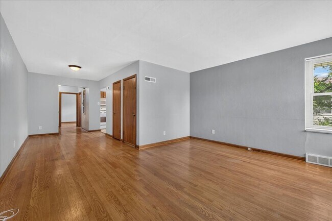 Foto del edificio - 5907-5909-5909 Jamieson Ave