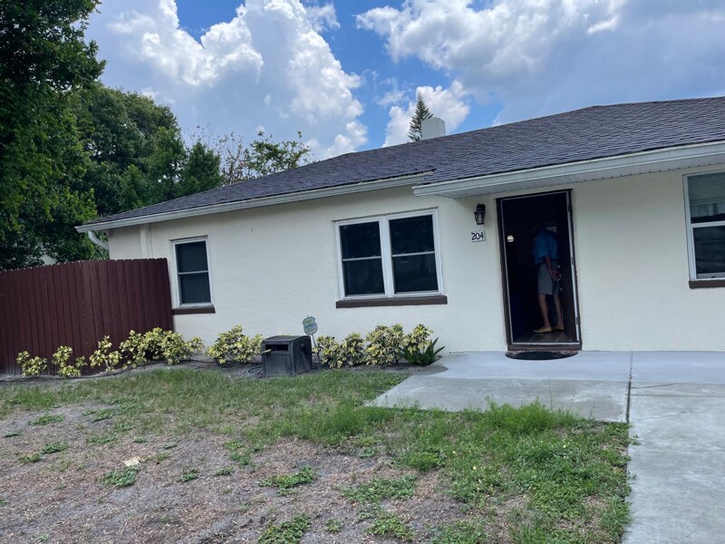 Foto principal - 204 W Floriland Ave