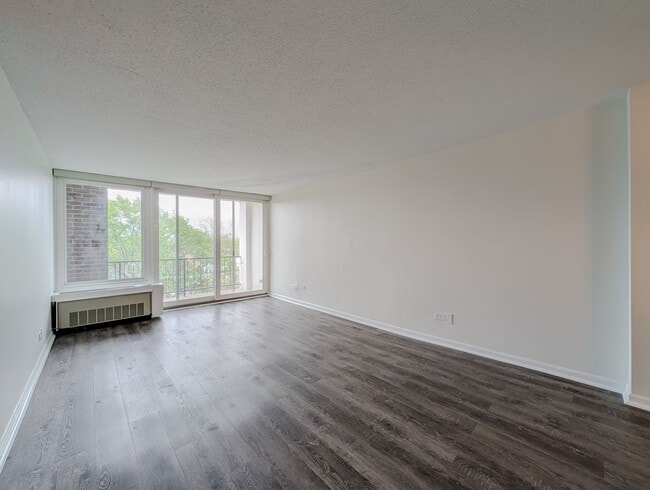 Foto del edificio - 1043 S York Rd
