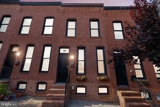 Building Photo - 3215 Fleet St