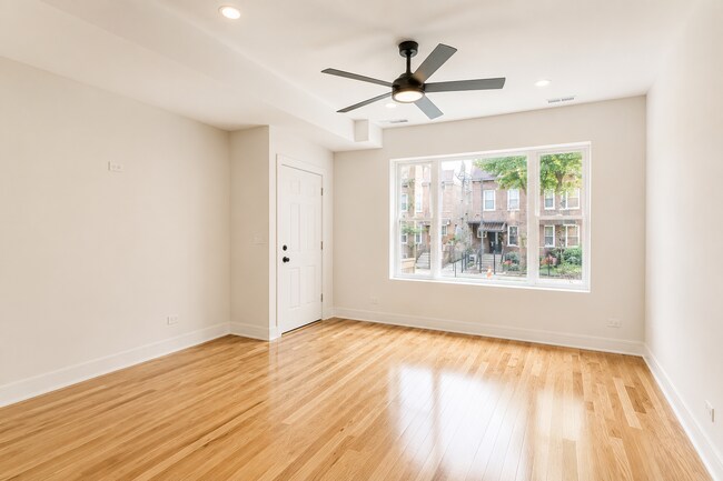 Foto del edificio - 3136 N Ridgeway Ave