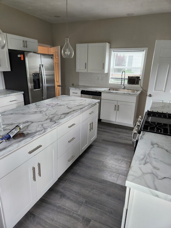 Building Photo - 468 Dravo Ave