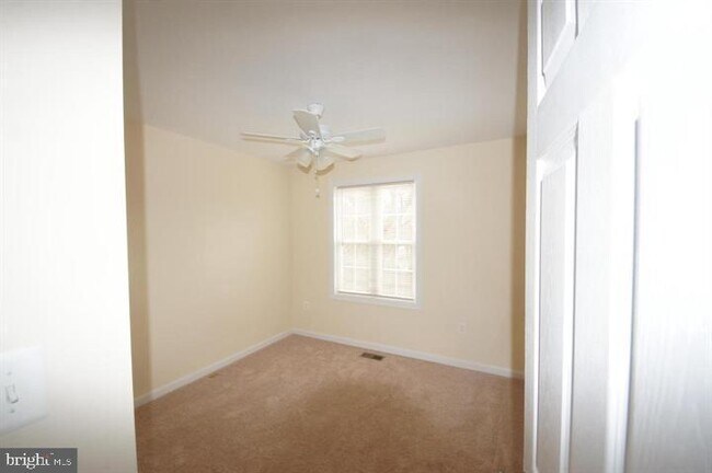 Foto del edificio - 1656 Woodtree Ct E