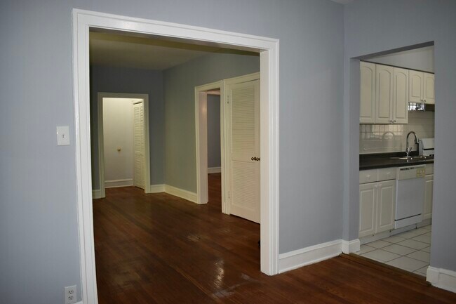 Building Photo - 815 Seward St