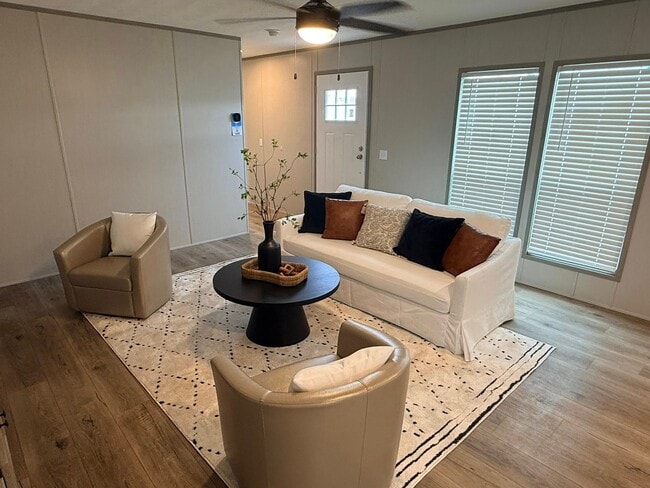 Foto del edificio - 10118 Falvey Lk Ln