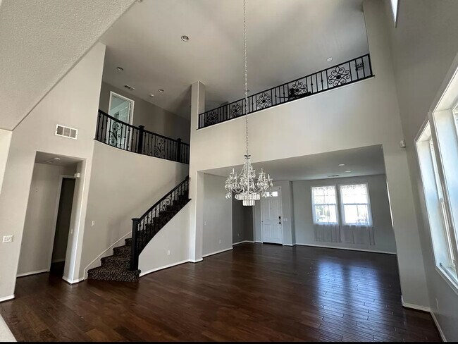 Building Photo - 26526 Craftsmen Ct