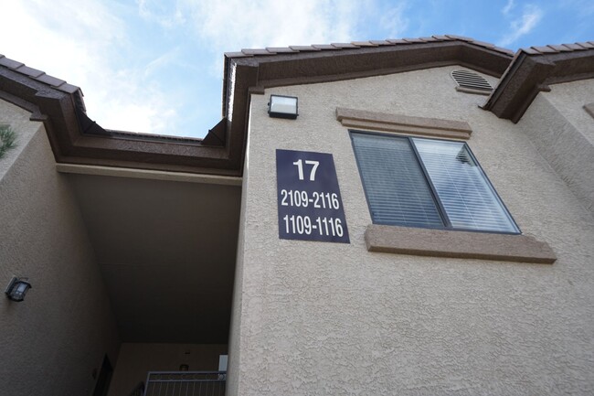 Foto del edificio - SHOWINGS AVAILABLE NOW