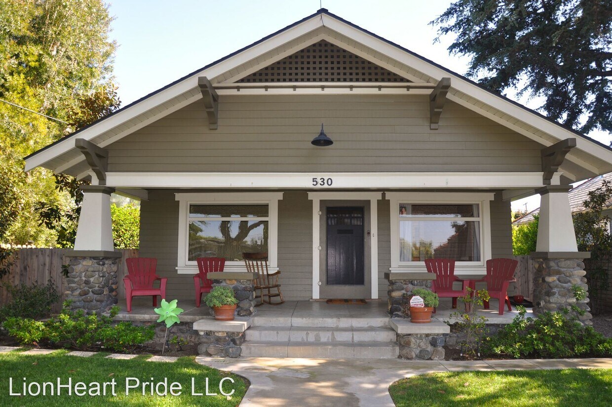 Foto principal - 3 br, 3 bath House - 530 East Almond