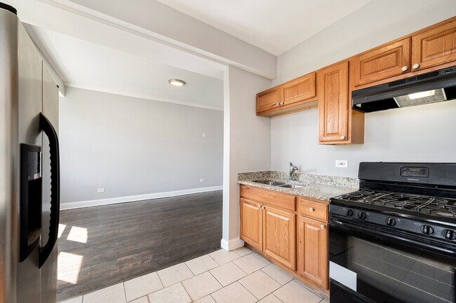Foto del edificio - 2437 E 74th St