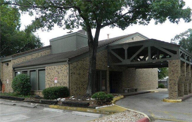 Building Photo - 8888 Tallwood Dr