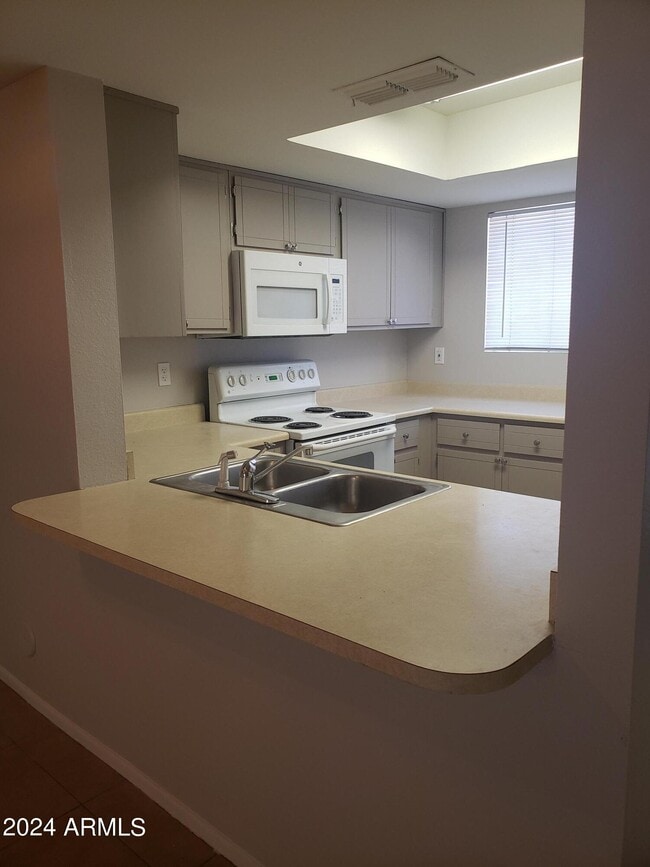 Building Photo - 1601 W Sunnyside Dr