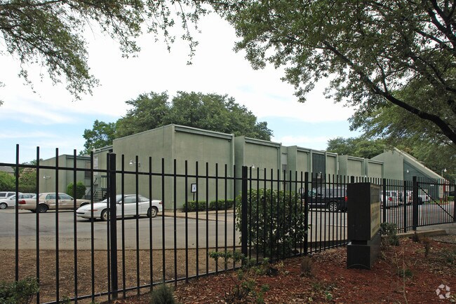 Foto del edificio - Elizabeth M. Criswell Apartments