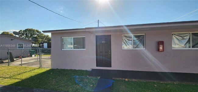 Foto del edificio - 873 NW 10th St