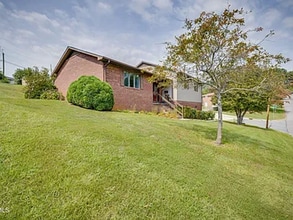 Building Photo - 856 Fain Ave