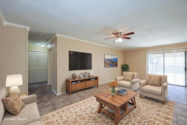 Building Photo - 7531 Lago Frio