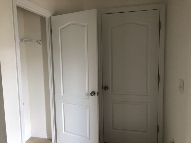 Building Photo - Seven Oaks Townhouse for Rent