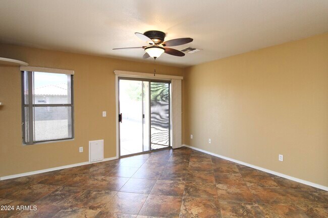 Building Photo - 586 W Silver Reef Ct