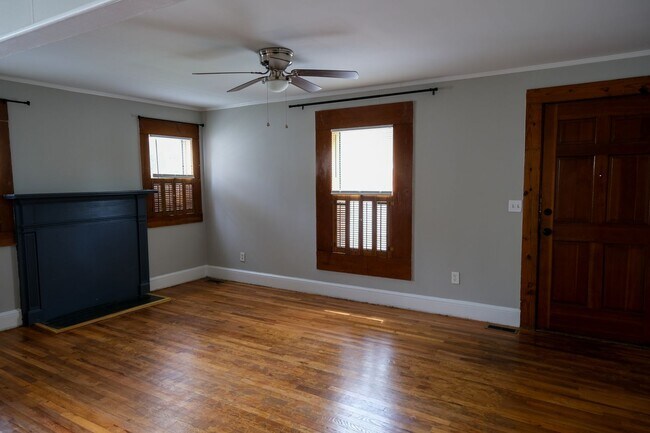 Foto del edificio - 3Bedroom/1Bath Home Coming Available Soon!