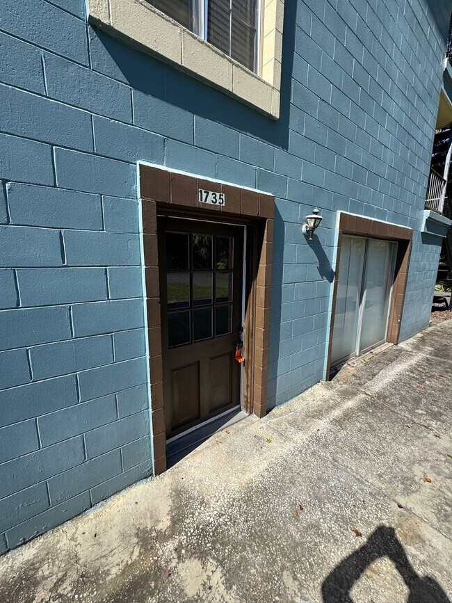 Foto del edificio - 1735 NE 2nd St