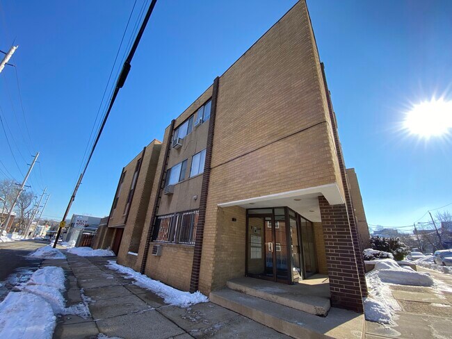 Building Photo - 1536 41st St