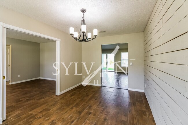 Foto del edificio - Gorgeous 3BR 2BA home with nice curb appeal