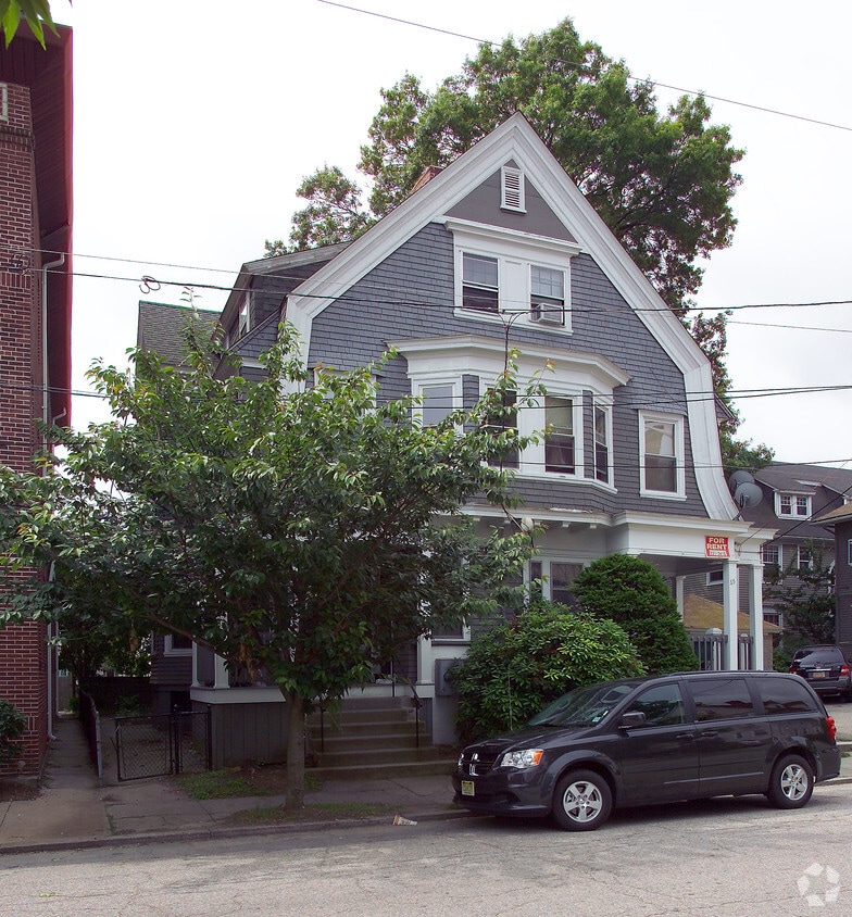 Building Photo - 65 Medway St
