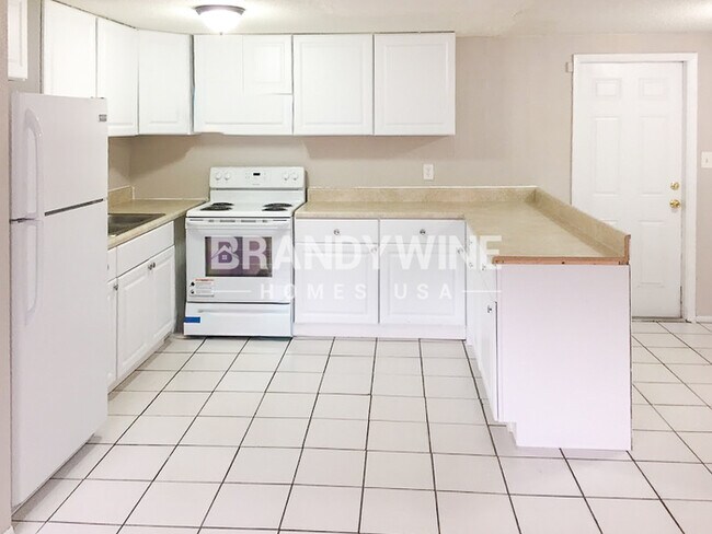 Building Photo - 10112 N Lantana Ave